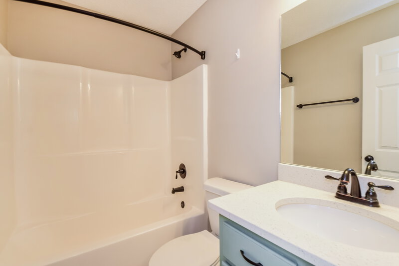 2,080/Mo, 1720 Avery Cv Southaven, MS 38671 Bathroom View