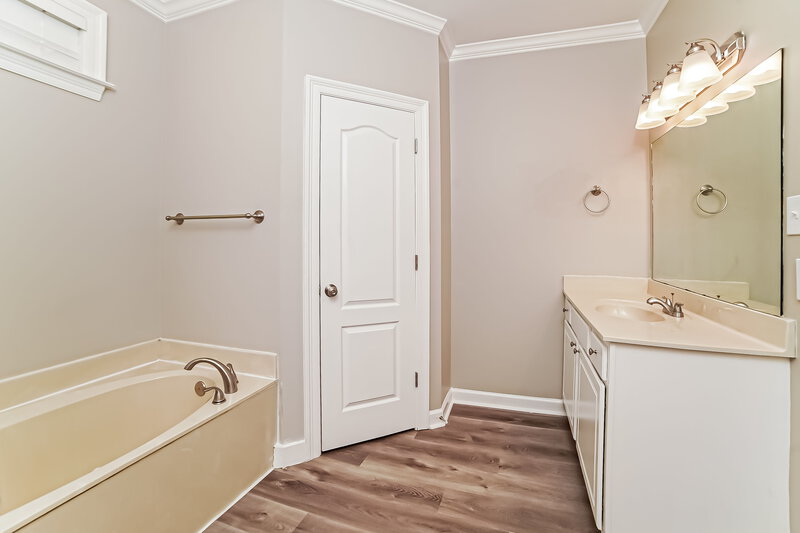 1,995/Mo, 4524 Glenleigh Cir Southaven, MS 38671 Main Bathroom View 2