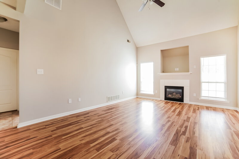 3,390/Mo, 2221 Linda Shore Dr Southaven, MS 38672 Living Room View 2