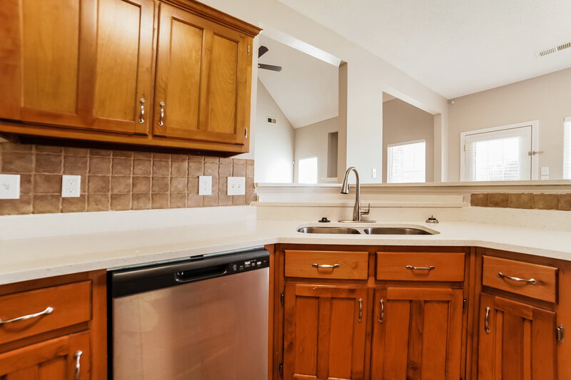 3,390/Mo, 2221 Linda Shore Dr Southaven, MS 38672 Kitchen View