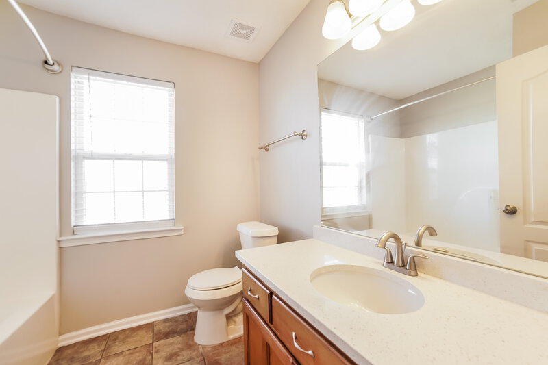 3,390/Mo, 2221 Linda Shore Dr Southaven, MS 38672 Bathroom View