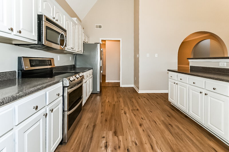 3,200/Mo, 5952 Christopher Jordan Dr Southaven, MS 38672 Kitchen View 2