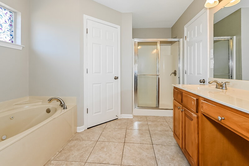 3,200/Mo, 5952 Christopher Jordan Dr Southaven, MS 38672 Main Bathroom View 2