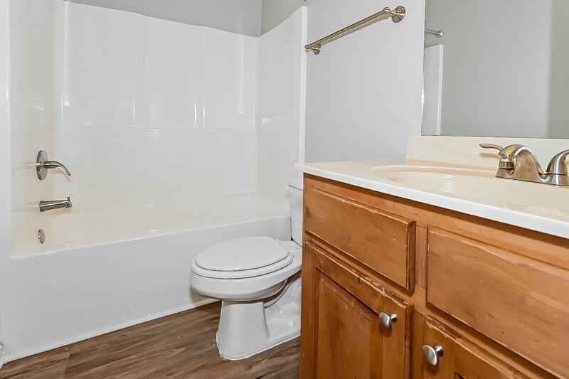 3,200/Mo, 5952 Christopher Jordan Dr Southaven, MS 38672 Bathroom View
