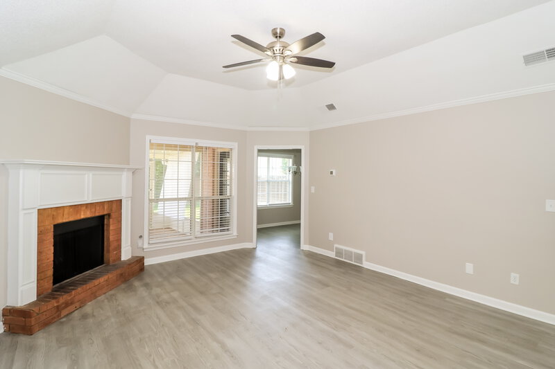 1,695/Mo, 7737 Wolfden Cir Memphis, TN 38133 Living Room View 2
