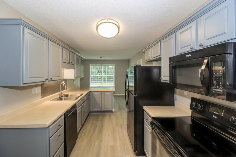 1,695/Mo, 7737 Wolfden Cir Memphis, TN 38133 Kitchen View 2