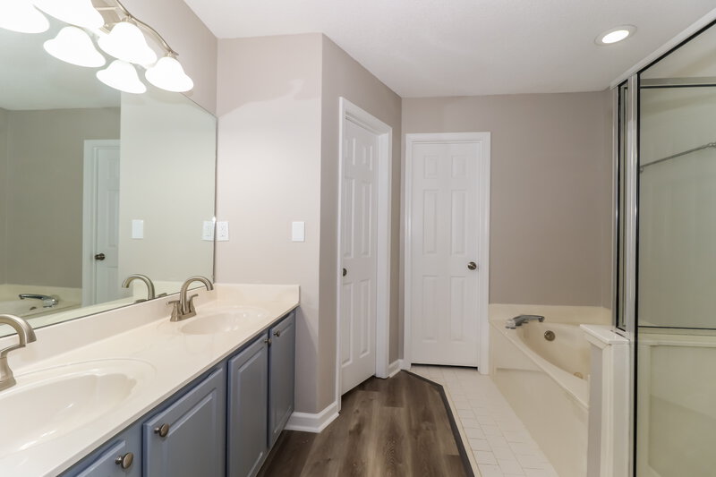 1,695/Mo, 7737 Wolfden Cir Memphis, TN 38133 Main Bathroom View