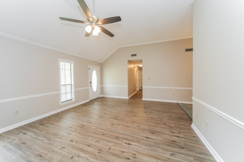1,610/Mo, 6900 Phillips Pl Olive Branch, MS 38654 Living Room View 2