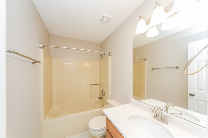 1,610/Mo, 6900 Phillips Pl Olive Branch, MS 38654 Bathroom View