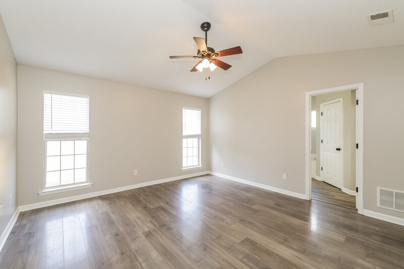 2,870/Mo, 13202 Claybourne Cv Olive Branch, MS 38654 Main Bedroom View