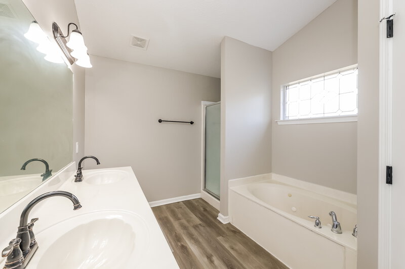 2,870/Mo, 13202 Claybourne Cv Olive Branch, MS 38654 Main Bathroom View