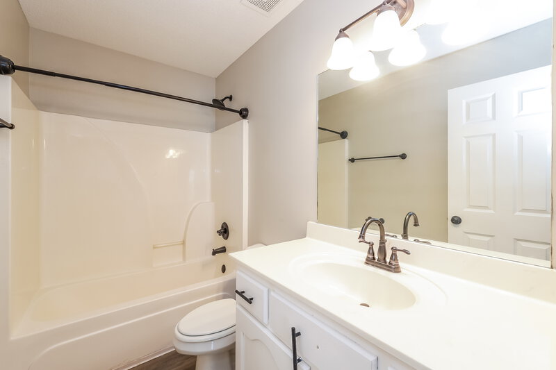 2,870/Mo, 13202 Claybourne Cv Olive Branch, MS 38654 Bathroom View