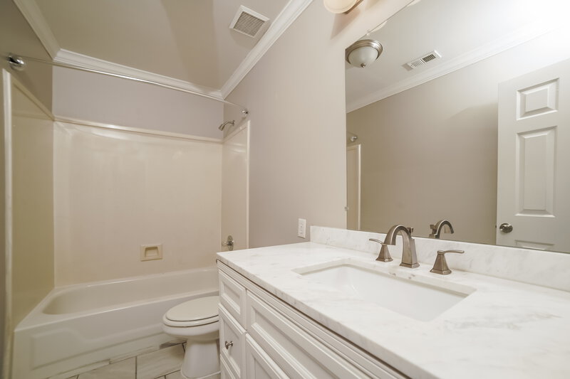 2,015/Mo, 255 S Sanga Rd Cordova, TN 38018 Bathroom View