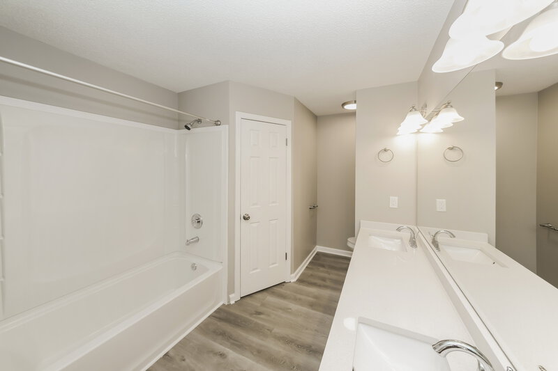 2,230/Mo, 5515 Whiteley Cv Memphis, TN 38141 Main Bathroom View