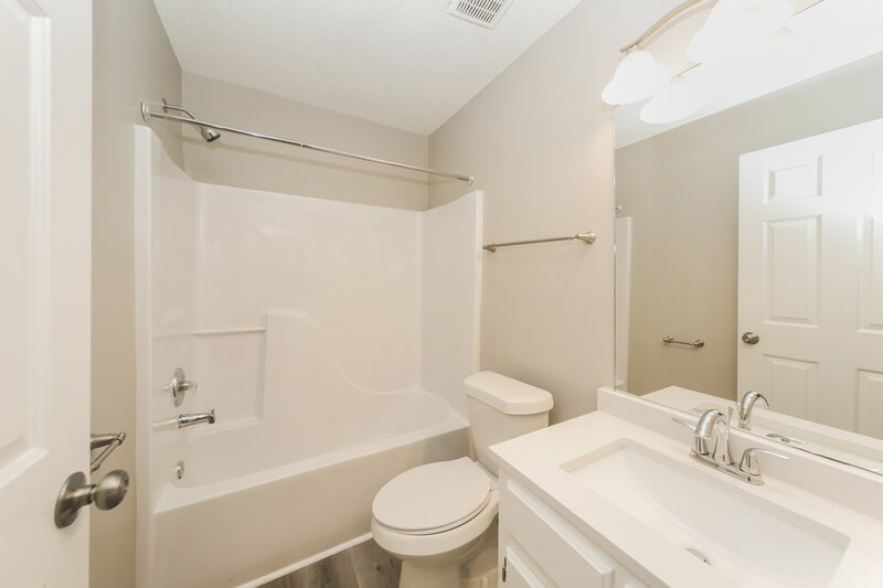 2,230/Mo, 5515 Whiteley Cv Memphis, TN 38141 Bathroom View