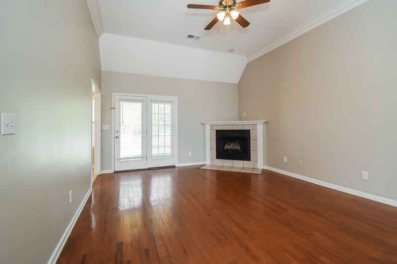 2,015/Mo, 216 Fawn Dr N Hernando, MS 38632 Living Room View 2