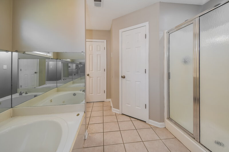 2,015/Mo, 216 Fawn Dr N Hernando, MS 38632 Main Bathroom View