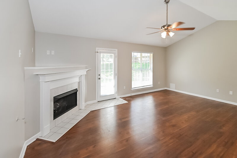 1,705/Mo, 7556 Bear Cv Walls, MS 38680 Living Room View 2