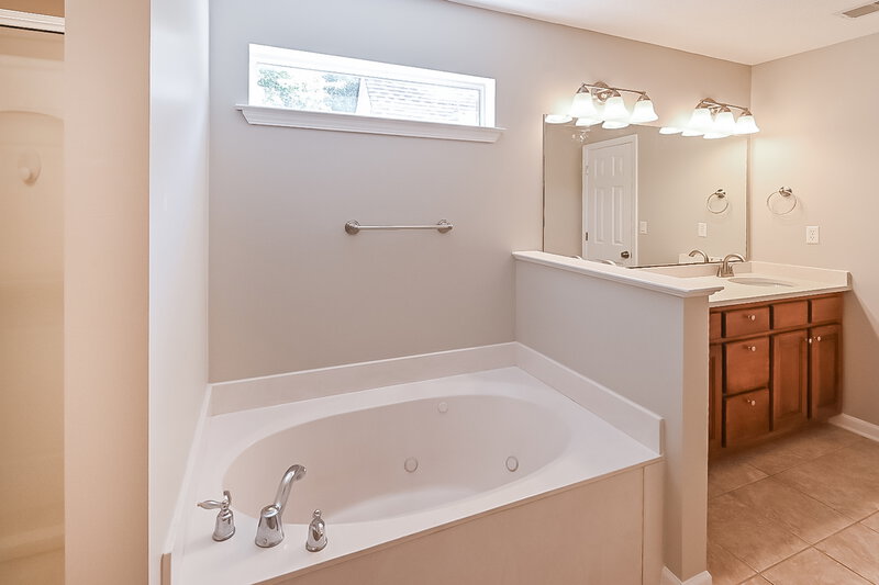 1,705/Mo, 7556 Bear Cv Walls, MS 38680 Main Bathroom View 2