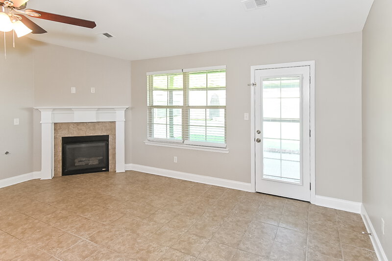 1,920/Mo, 7647 Brierfield Dr E Southaven, MS 38672 Living Room View 2