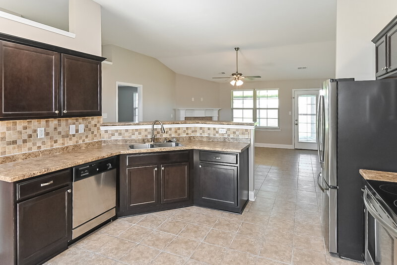 1,920/Mo, 7647 Brierfield Dr E Southaven, MS 38672 Kitchen View