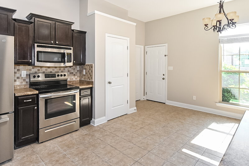 1,920/Mo, 7647 Brierfield Dr E Southaven, MS 38672 Kitchen View 2