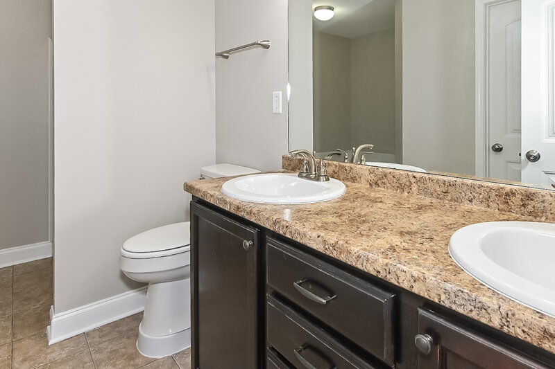 1,920/Mo, 7647 Brierfield Dr E Southaven, MS 38672 Main Bathroom View 2