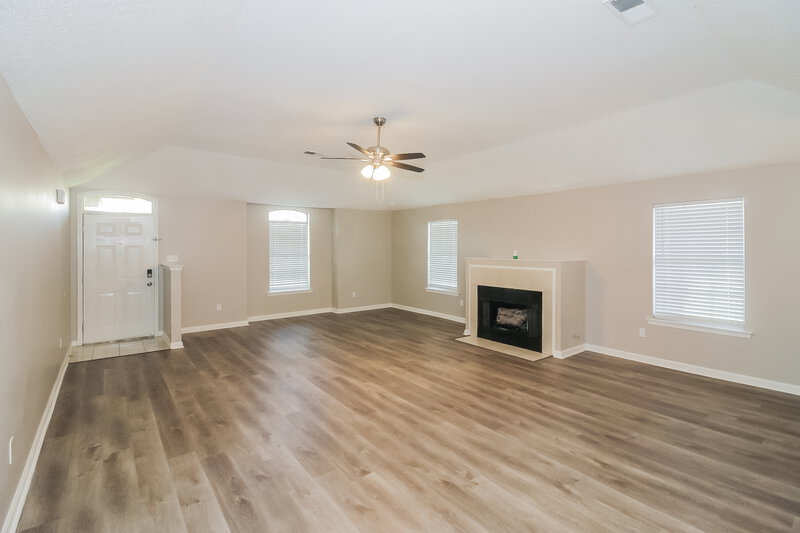 1,645/Mo, 4784 Harvest Park Dr Memphis, TN 38125 Living Room View