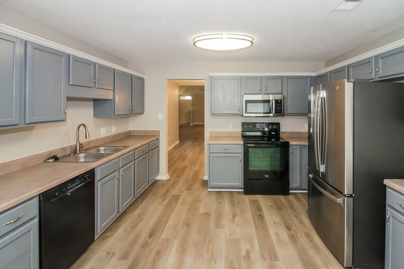 1,645/Mo, 4784 Harvest Park Dr Memphis, TN 38125 Kitchen View 2