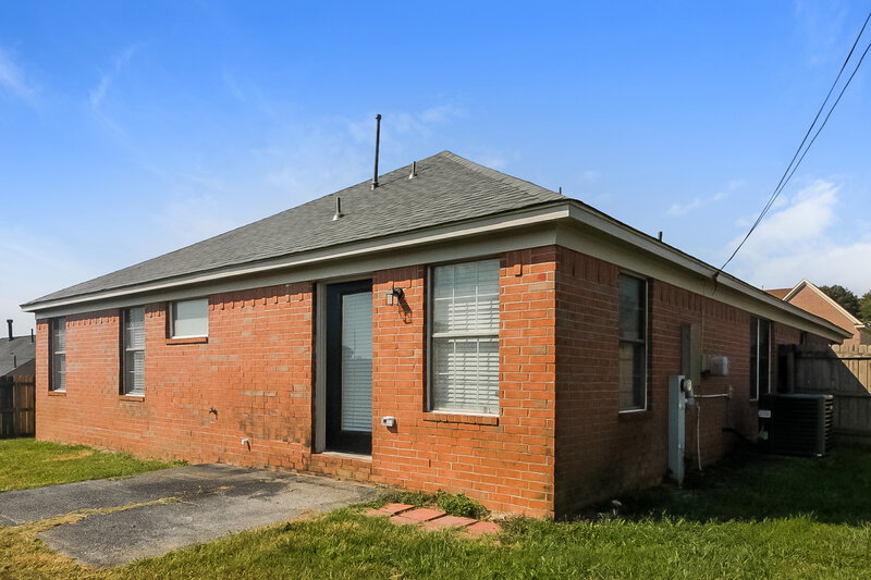 1,645/Mo, 4784 Harvest Park Dr Memphis, TN 38125 Rear View