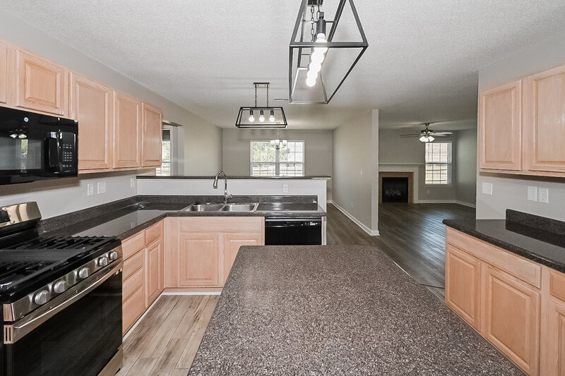 1,985/Mo, 7425 Hunters Horn Dr Olive Branch, MS 38654 Kitchen View 2