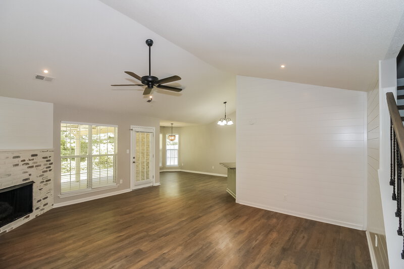 2,125/Mo, 8331 Grayce Dr Southaven, MS 38671 Living Room View