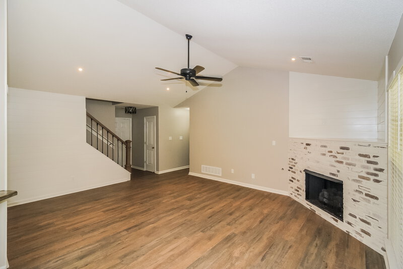 2,125/Mo, 8331 Grayce Dr Southaven, MS 38671 Living Room View 2