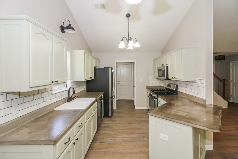 2,125/Mo, 8331 Grayce Dr Southaven, MS 38671 Kitchen View