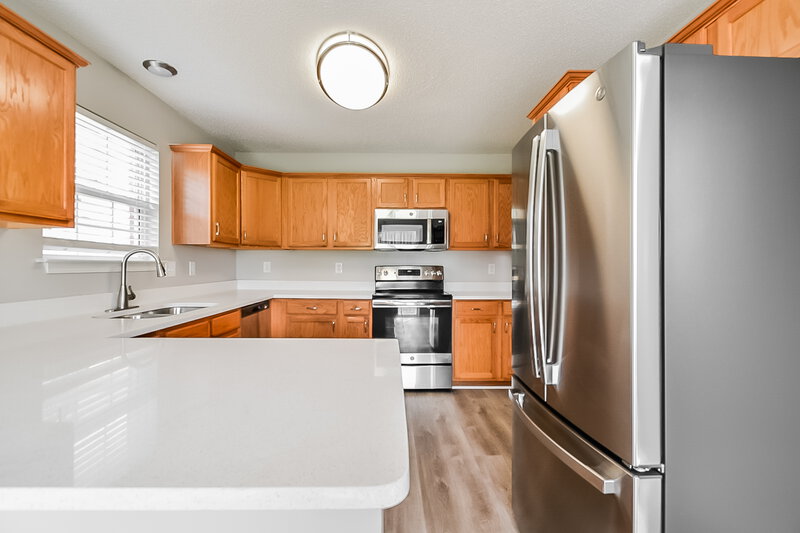 2,000/Mo, 5512 Fernbank Cv Memphis, TN 38125 Kitchen View