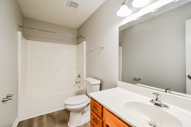 2,000/Mo, 5512 Fernbank Cv Memphis, TN 38125 Bathroom View