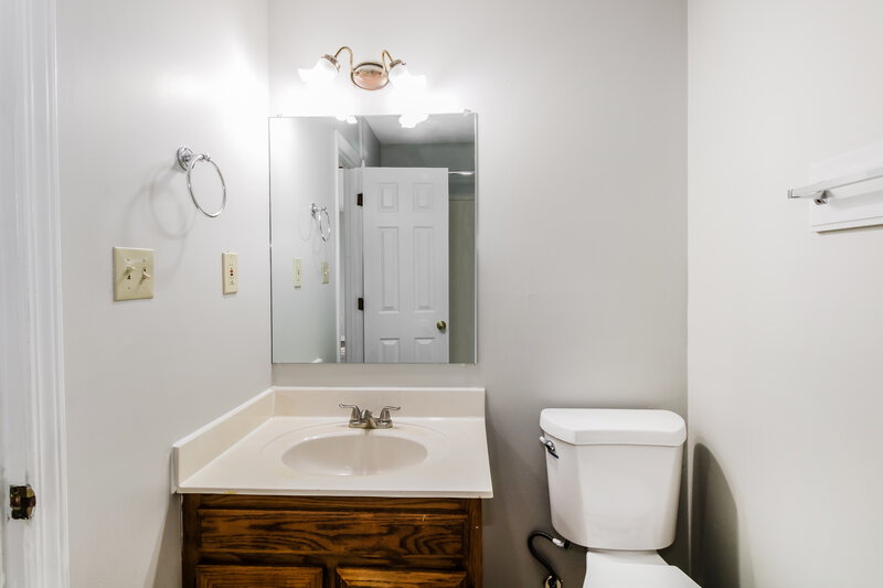 1,500/Mo, 7761 Biloxi Cv Millington, TN 38053 Main Bathroom View