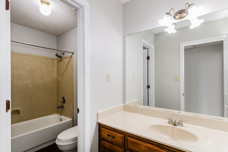 1,500/Mo, 7761 Biloxi Cv Millington, TN 38053 Bathroom View
