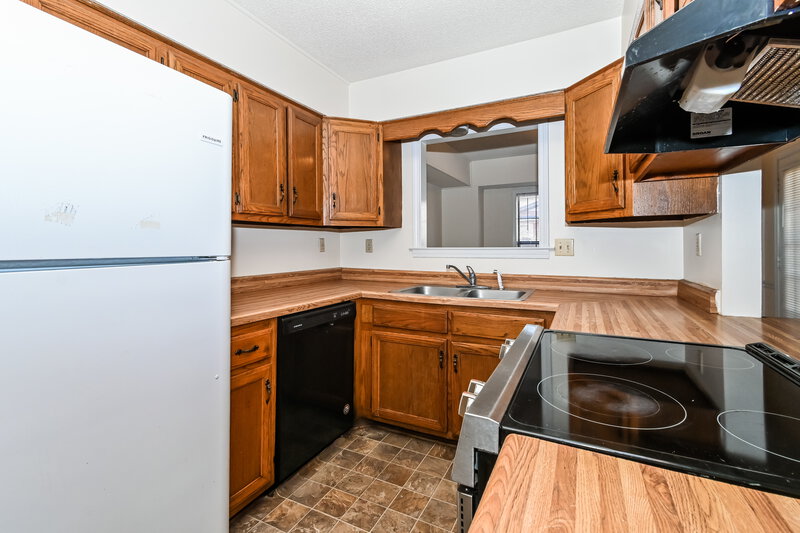 2,250/Mo, 7775 Biloxi Cv Millington, TN 38053 Kitchen View 2