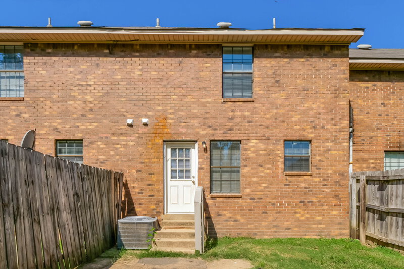 1,190/Mo, 7778 Biloxi Cv Apt 104 Millington, TN 38053 Rear View