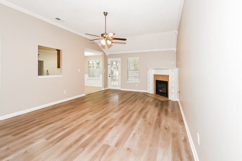 1,960/Mo, 5713 Bedford Loop E Southaven, MS 38672 Living Room View 2