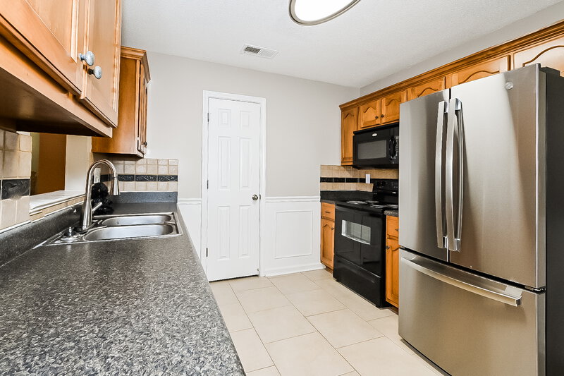 1,960/Mo, 5713 Bedford Loop E Southaven, MS 38672 Kitchen View