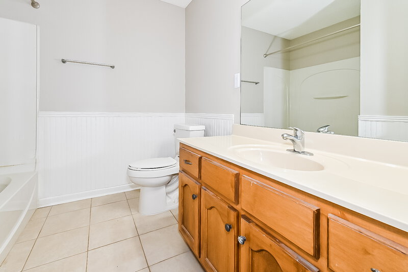 1,960/Mo, 5713 Bedford Loop E Southaven, MS 38672 Bathroom View