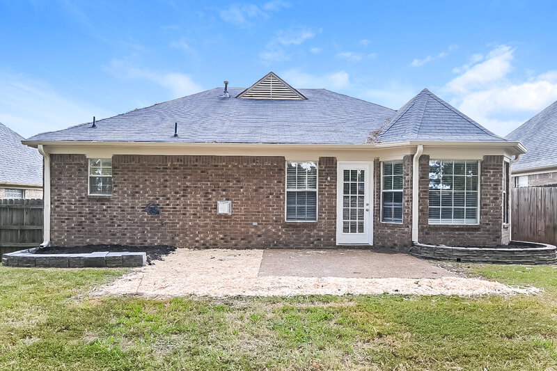 1,960/Mo, 5713 Bedford Loop E Southaven, MS 38672 Rear View