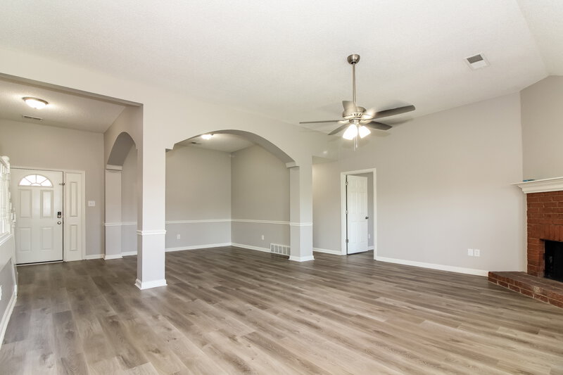 3,110/Mo, 5448 Annandale Dr Memphis, TN 38125 Living Room View 2