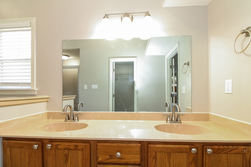 3,110/Mo, 5448 Annandale Dr Memphis, TN 38125 Main Bathroom View