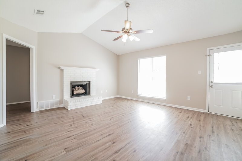 1,625/Mo, 9179 Belmont Dr Southaven, MS 38671 Living Room View 2