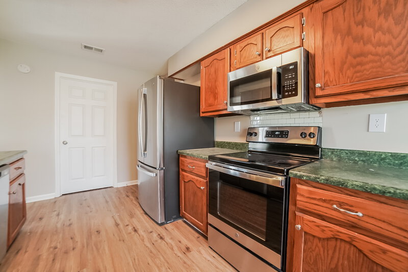 1,625/Mo, 9179 Belmont Dr Southaven, MS 38671 Kitchen View 2