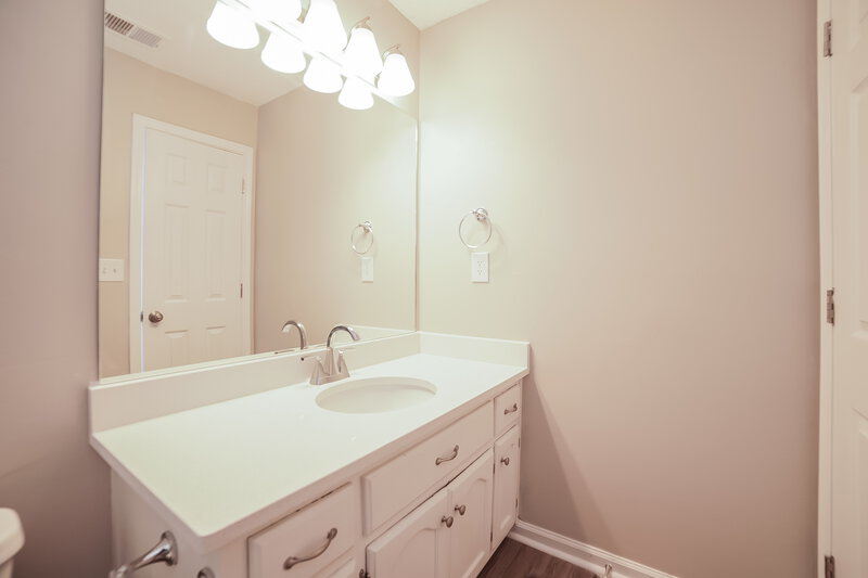 1,625/Mo, 9179 Belmont Dr Southaven, MS 38671 Main Bathroom View 2