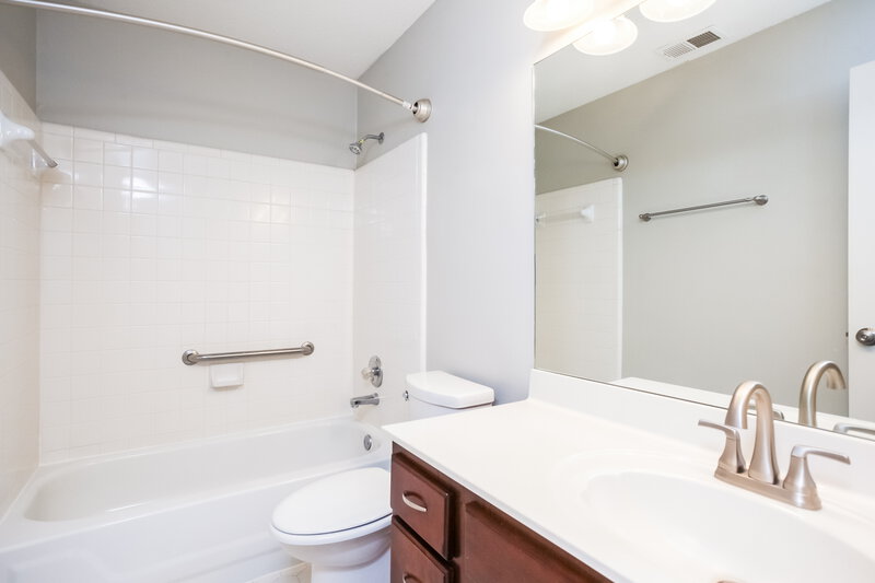 1,710/Mo, 7852 Tankerston Dr Memphis, TN 38125 Bathroom View 2